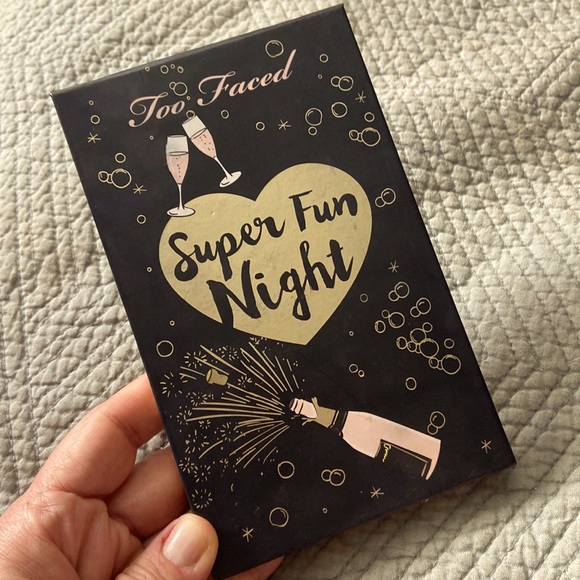 TOO FACED Super Fun Night Six Eye Shadow Highlighter Compact  Swatched only - Picture 2 of 3